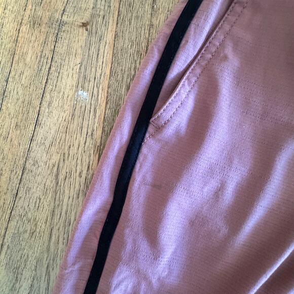 Vuori Men's Banks Hybrid Shorts - Size M - Picture 5 of 6